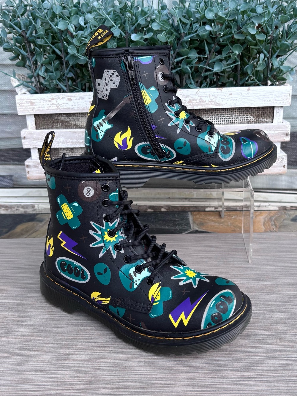 DR. MARTENS JUNIOR 1460 STICKER PRINT BOOTS